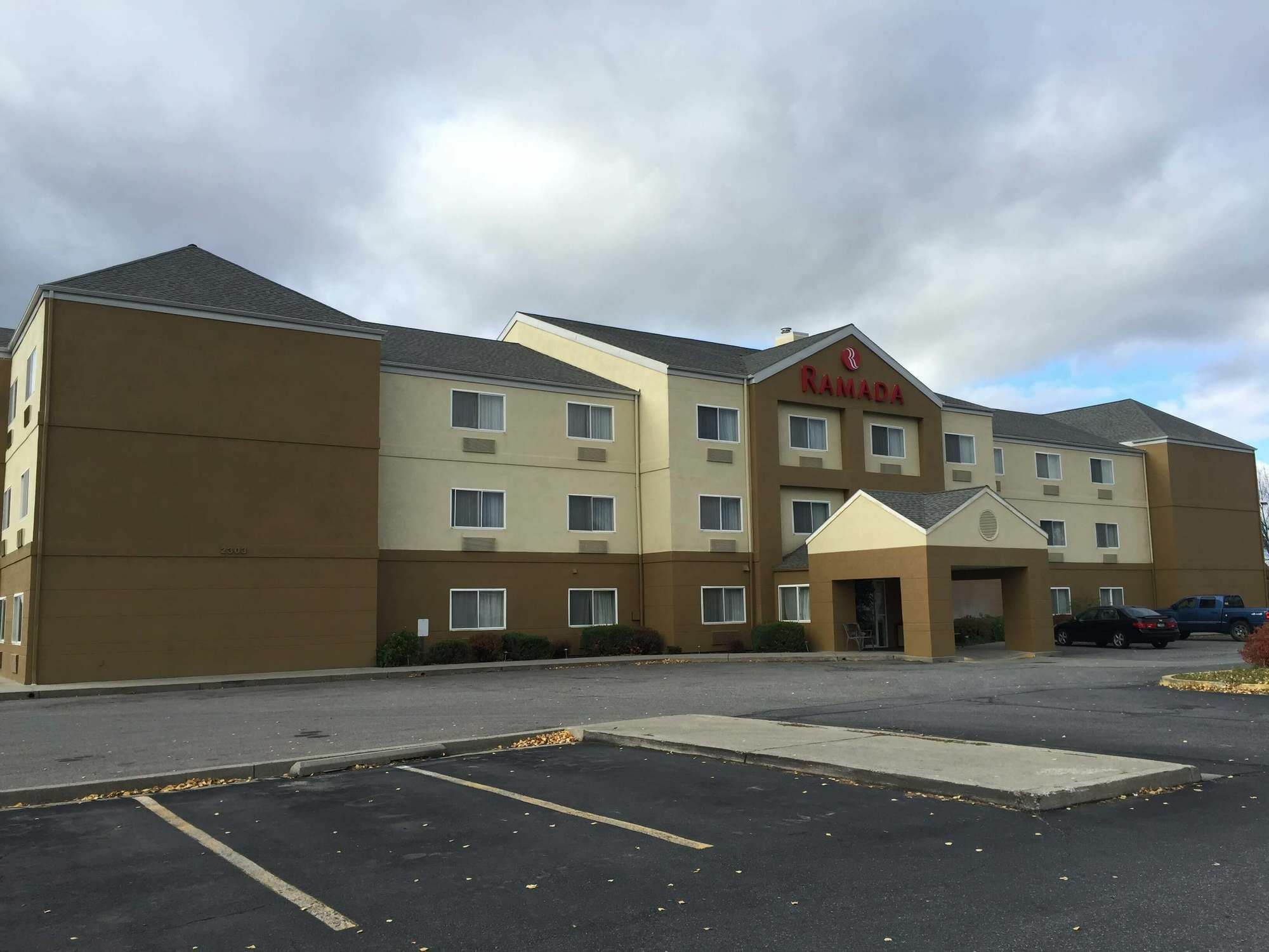 Ramada By Wyndham Coeur D'Alene Hotel Exterior photo